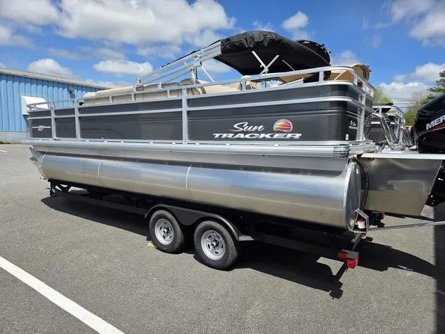 Slide: The Image of Sun Tracker Fishin' Barge 22 XP3 2025 - 3