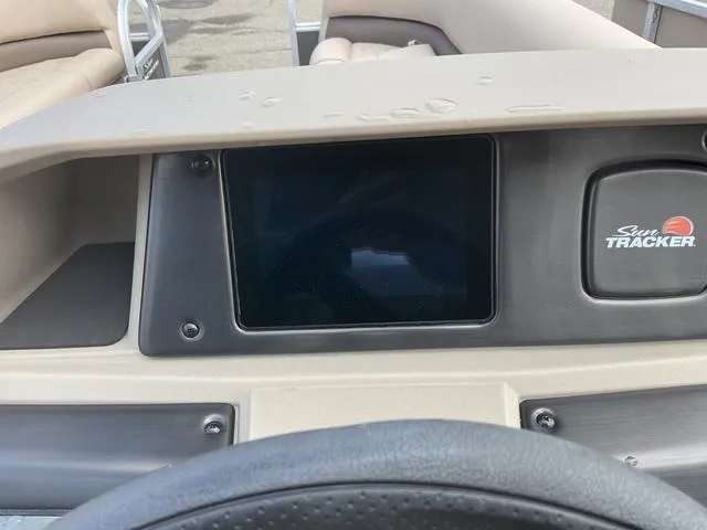 Slide: The Image of Dashboard of 2025 Sun Tracker PARTY BARGE® 18 DLX pontoon boat. - 9