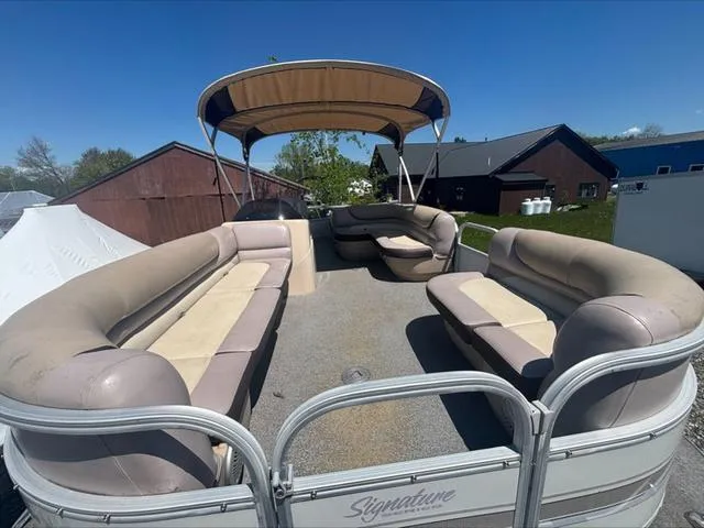 Slide: The Image of Sun Tracker Party Barge 22 DLX 2015 - 11