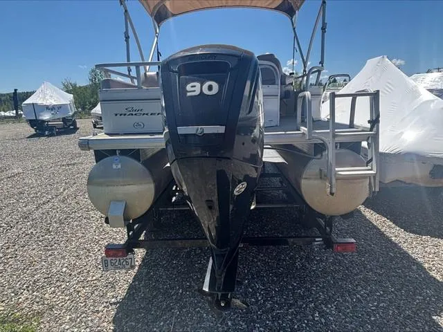 Slide: The Image of Sun Tracker Party Barge 22 DLX 2015 - 4