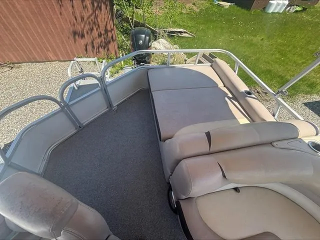 Slide: The Image of Sun Tracker Party Barge 22 DLX 2015 - 9