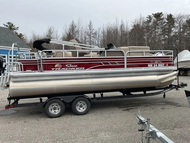 Slide: The Image of Sun Tracker Fishin' Barge 20 DLX 2022 - 6