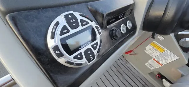 Slide: The Image of Regency 254 LE3 Sport 2017 - 10