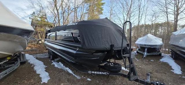 Slide: The Image of Regency 254 LE3 Sport 2017 - 13