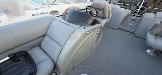 Slide: The Image of Regency 254 LE3 Sport 2017 - 5