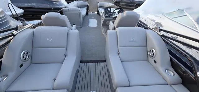 Slide: The Image of Regency 254 LE3 Sport 2017 - 8