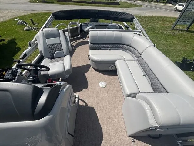 Slide: The Image of Reata 220 F 2022 - 15