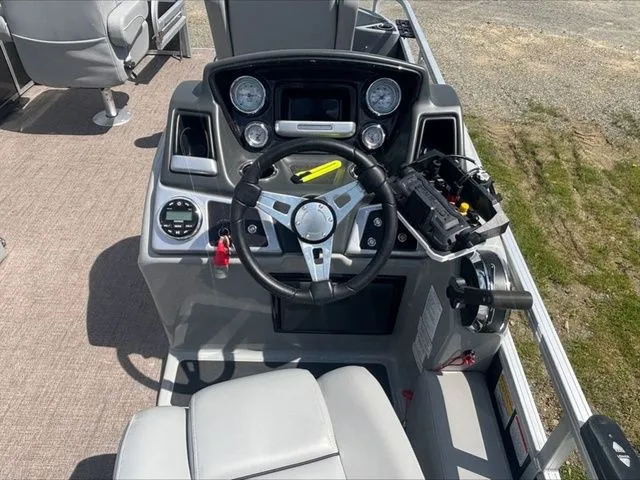 Slide: The Image of Reata 220 F 2022 - 4