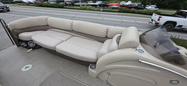 Slide: The Image of Regency 254 LE3 Mercury® 250 L Verado® Pro FourStroke 4.8" 2015 - 12