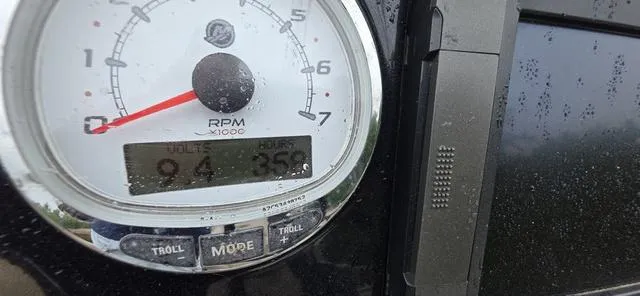 Slide: The Image of Regency 254 LE3 Mercury® 250 L Verado® Pro FourStroke 4.8" 2015 - 18