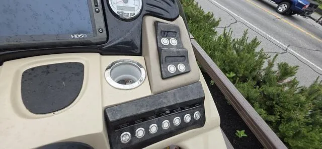 Slide: The Image of Regency 254 LE3 Mercury® 250 L Verado® Pro FourStroke 4.8" 2015 - 19