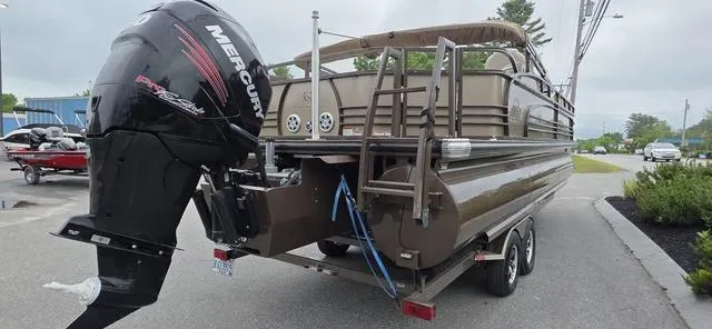 Slide: The Image of Regency 254 LE3 Mercury® 250 L Verado® Pro FourStroke 4.8" 2015 - 4