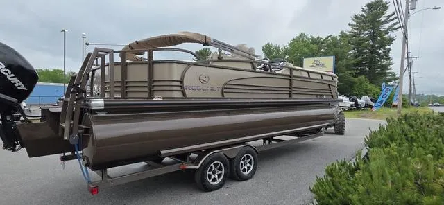 Slide: The Image of Regency 254 LE3 Mercury® 250 L Verado® Pro FourStroke 4.8" 2015 - 5