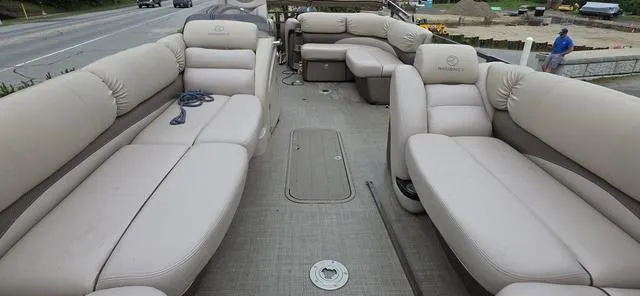 Slide: The Image of Regency 254 LE3 Mercury® 250 L Verado® Pro FourStroke 4.8" 2015 - 6