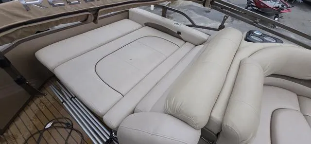 Slide: The Image of Regency 254 LE3 Mercury® 250 L Verado® Pro FourStroke 4.8" 2015 - 7