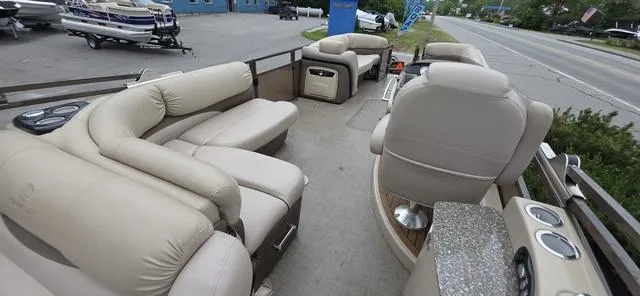 Slide: The Image of Regency 254 LE3 Mercury® 250 L Verado® Pro FourStroke 4.8" 2015 - 8