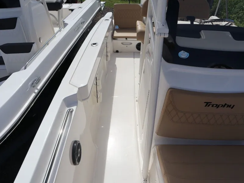 Slide: The Image of Bayliner Trophy T22CC 2025 - 10
