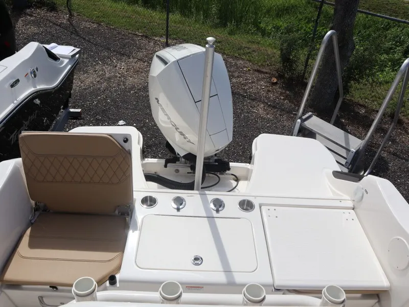 Slide: The Image of Bayliner Trophy T22CC 2025 - 14