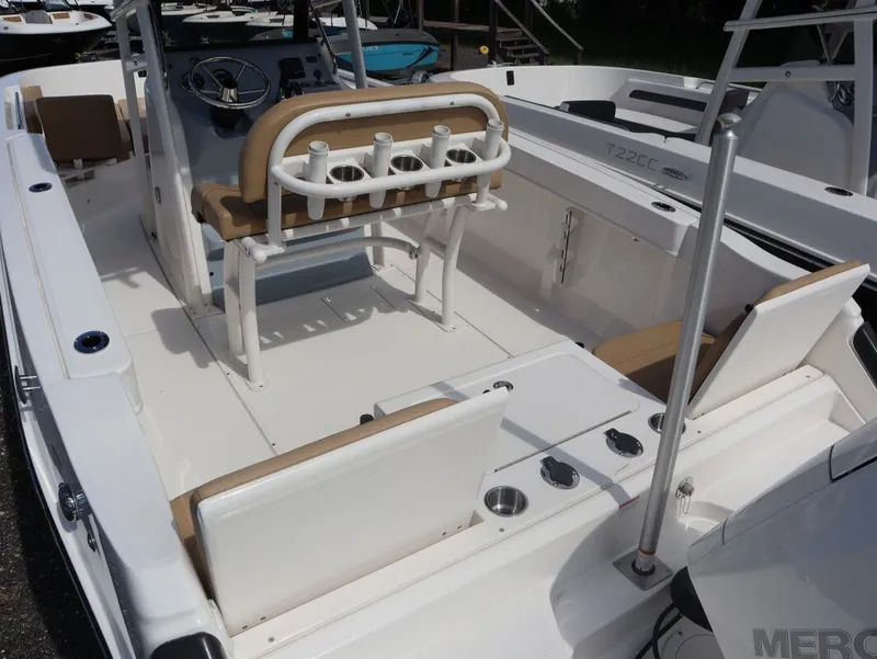 Slide: The Image of Bayliner Trophy T22CC 2025 - 6