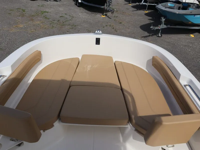 Slide: The Image of Bayliner Trophy T22CC 2025 - 7