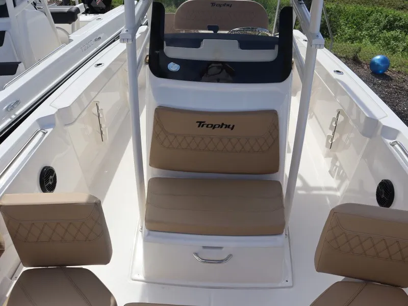 Slide: The Image of Bayliner Trophy T22CC 2025 - 8
