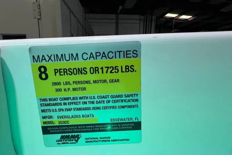 Slide: The Image of Capacity label on 2021 Everglades 253 Center Console boat, max 8 persons or 1725 lbs. - 66