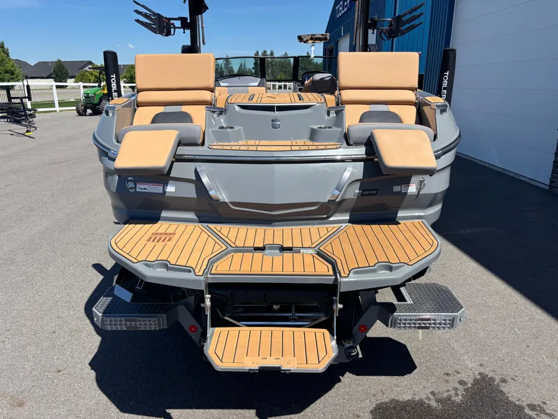 Slide: The Image of MasterCraft X24 2023 - 4