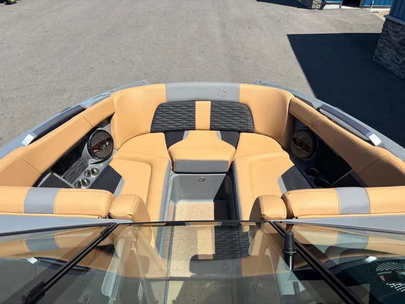 Slide: The Image of MasterCraft X24 2023 - 7