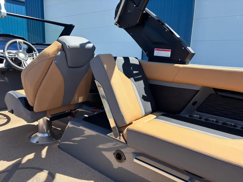 Slide: The Image of MasterCraft X24 2023 - 9