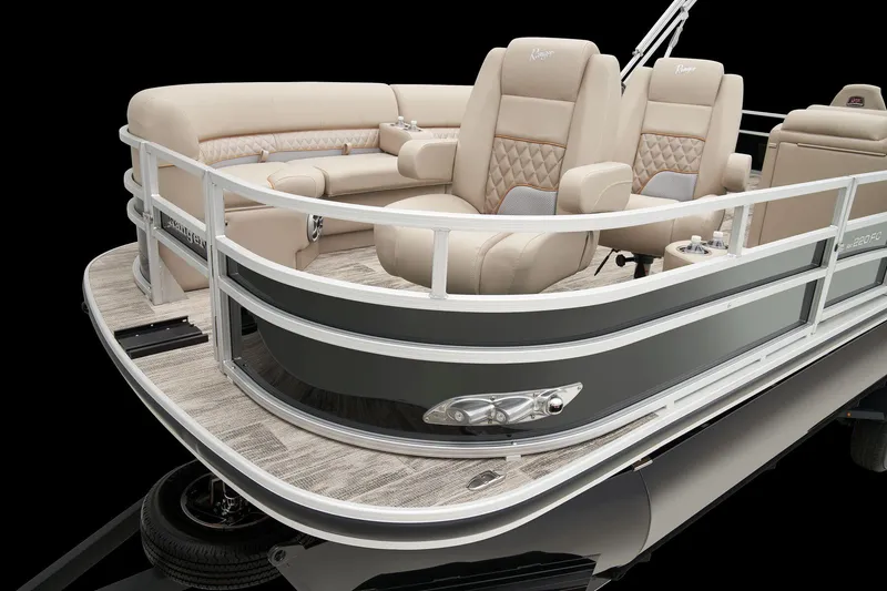 Slide: The Image of Ranger Reata 220FC 2025 - 15