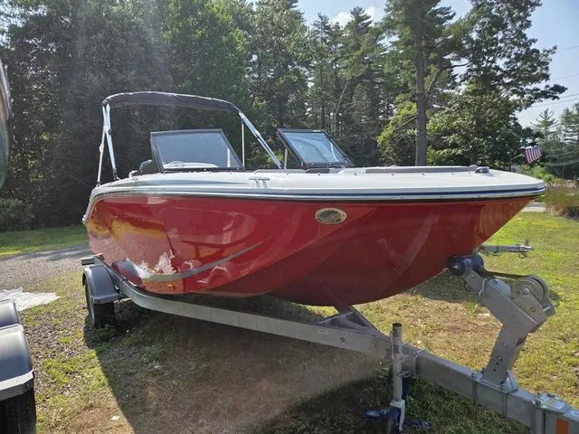 Slide: The Image of Bayliner M19 2025 - 3