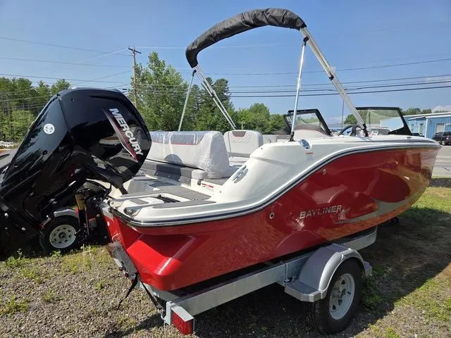 Slide: The Image of Bayliner M19 2025 - 5