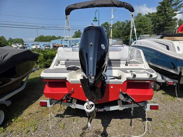 Slide: The Image of Bayliner M19 2025 - 6