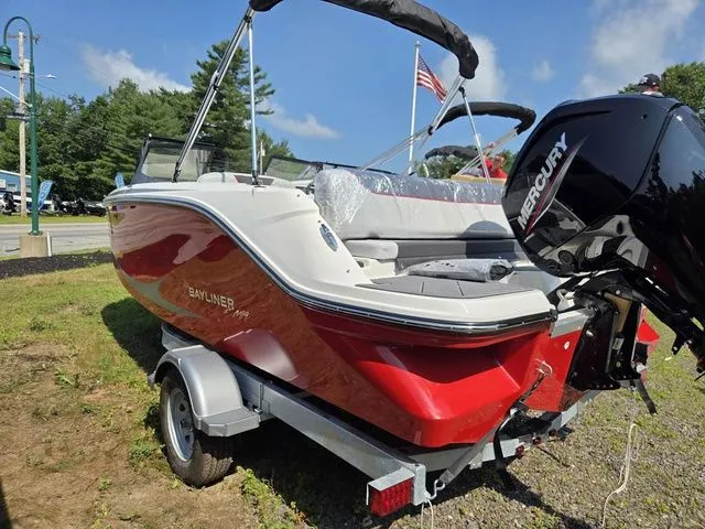 Slide: The Image of Bayliner M19 2025 - 7