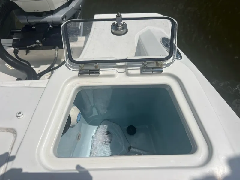 Slide: The Image of Boston Whaler 35 Realm (SeaKeeper equipped) 2021 - 15