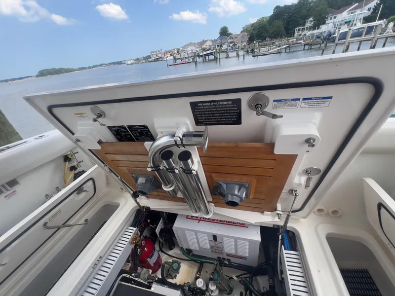 Slide: The Image of Boston Whaler 35 Realm (SeaKeeper equipped) 2021 - 16