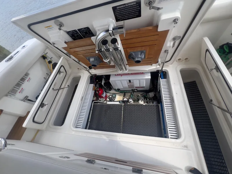 Slide: The Image of Boston Whaler 35 Realm (SeaKeeper equipped) 2021 - 17