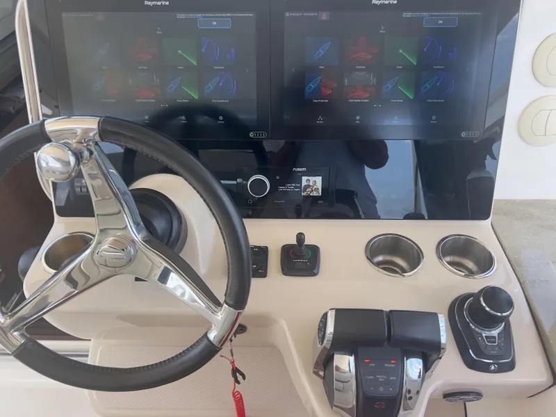 Slide: The Image of Boston Whaler 35 Realm (SeaKeeper equipped) 2021 - 18