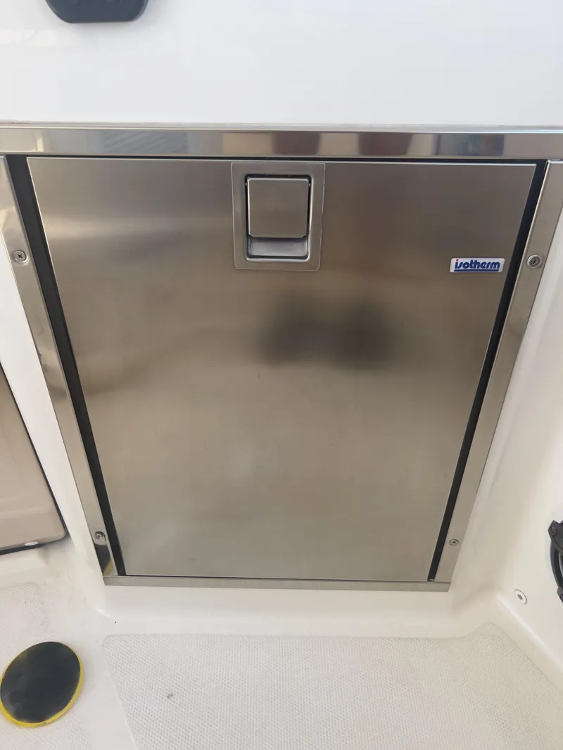 Slide: The Image of Boston Whaler 35 Realm (SeaKeeper equipped) 2021 - 24