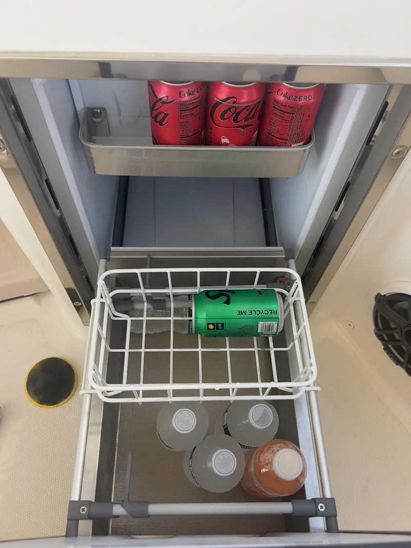 Slide: The Image of Boston Whaler 35 Realm (SeaKeeper equipped) 2021 - 25