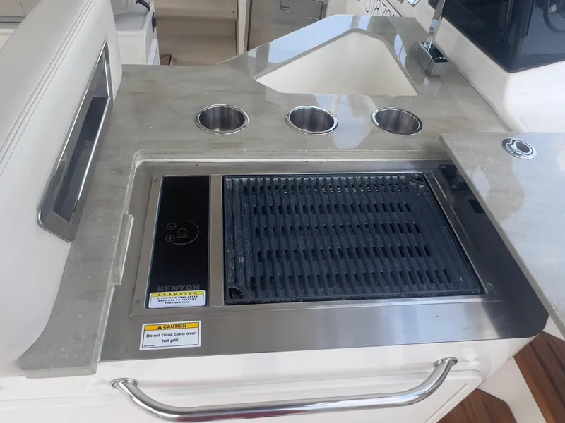 Slide: The Image of Boston Whaler 35 Realm (SeaKeeper equipped) 2021 - 30