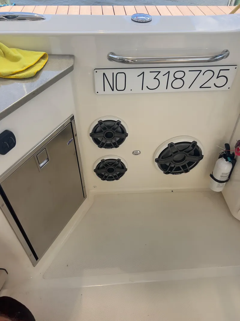 Slide: The Image of Boston Whaler 35 Realm (SeaKeeper equipped) 2021 - 40