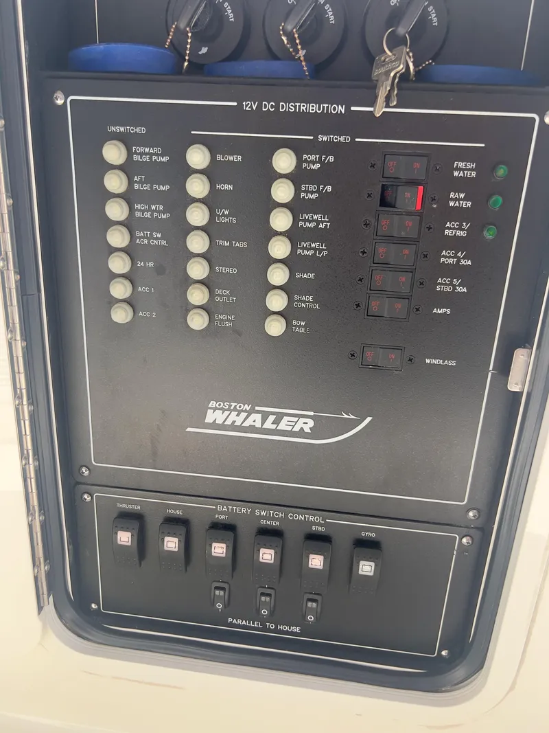 Slide: The Image of Boston Whaler 35 Realm (SeaKeeper equipped) 2021 - 41