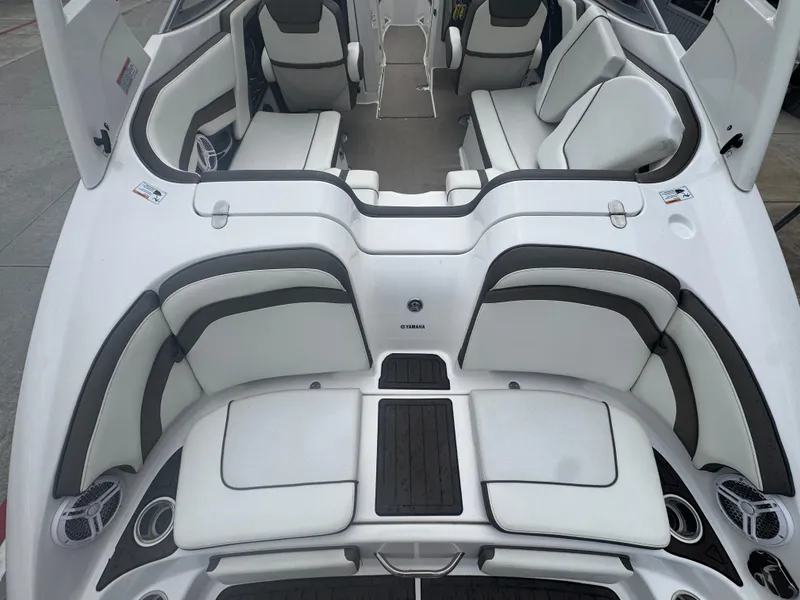 Slide: The Image of Yamaha 242 Limited S 2015 - 10