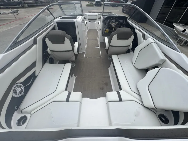 Slide: The Image of Yamaha 242 Limited S 2015 - 11