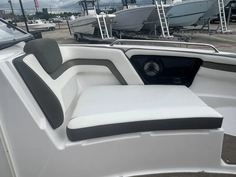 Slide: The Image of Yamaha 242 Limited S 2015 - 15