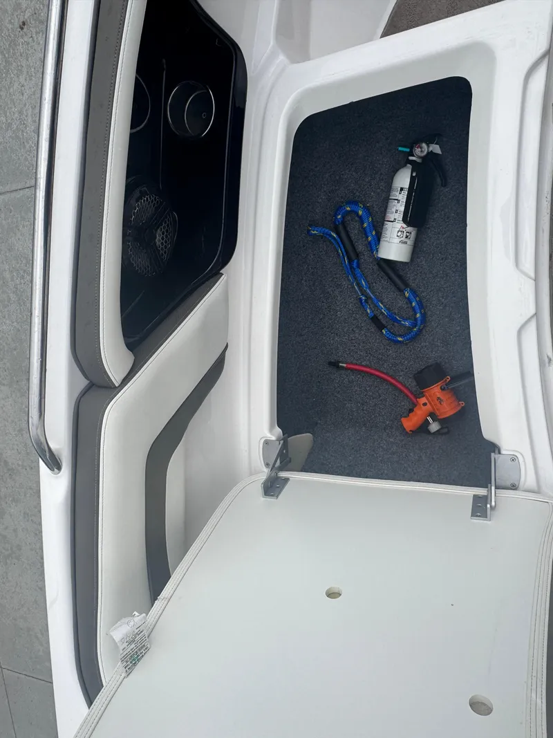 Slide: The Image of Yamaha 242 Limited S 2015 - 16