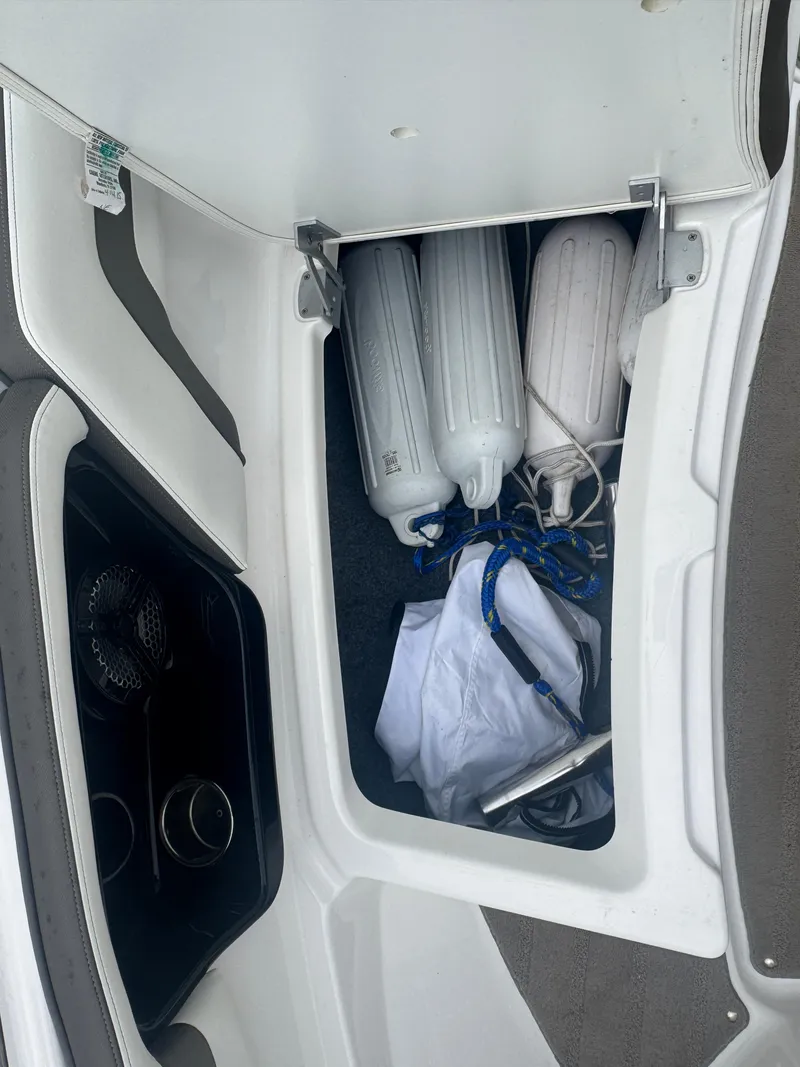 Slide: The Image of Yamaha 242 Limited S 2015 - 17