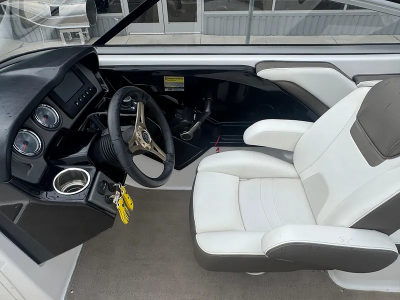 Slide: The Image of Yamaha 242 Limited S 2015 - 18