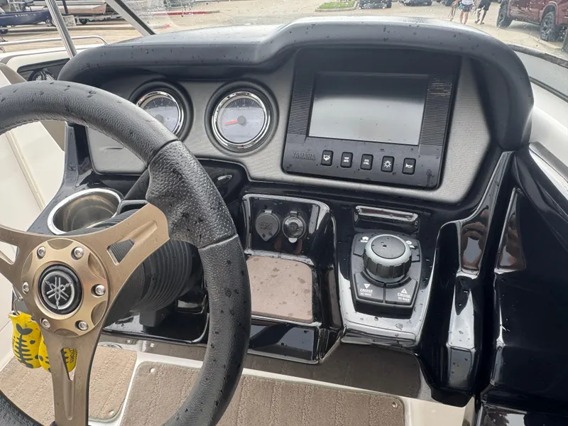 Slide: The Image of Yamaha 242 Limited S 2015 - 20